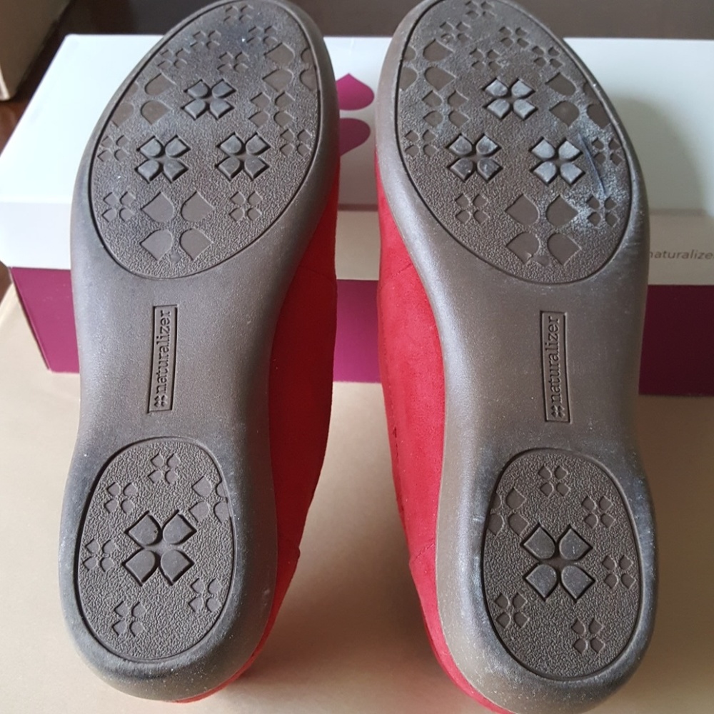 02:05 - Naturalizer Red Flats - Picture 4 of 5